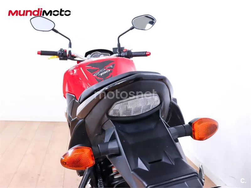 Suzuki GSR 750 – Vista 9