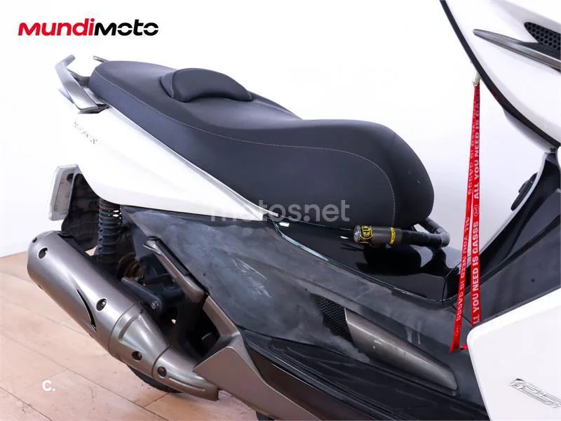 Kymco K-XCT 125i – Vista 64