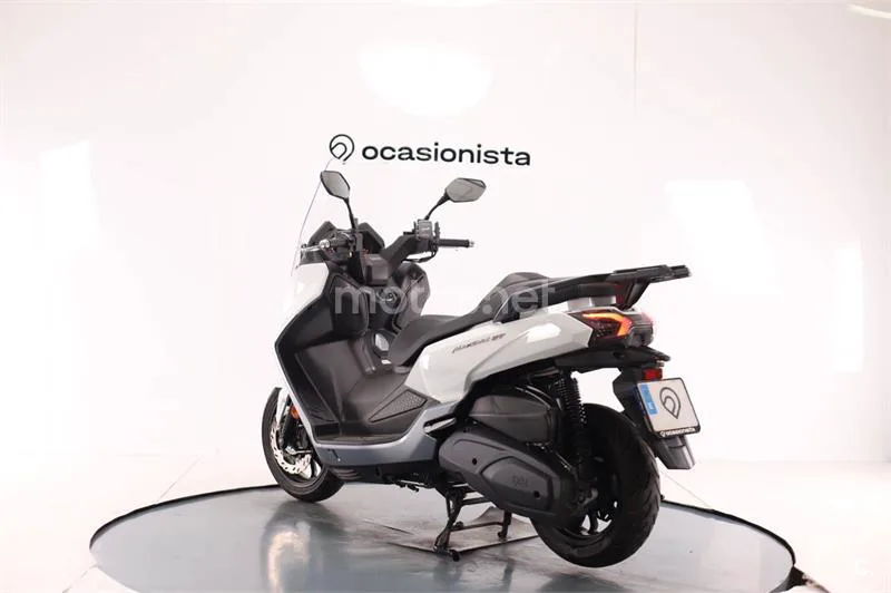 SYM Maxsym GT 400 – Vista 3