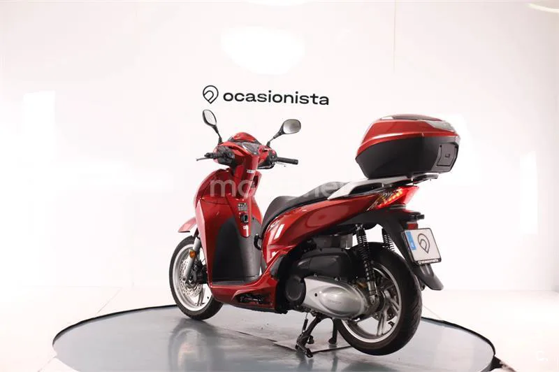 Honda SH 300i – Vista 3