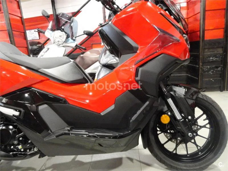 Honda ADV 350 – Vista 3