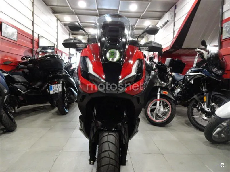 Honda ADV 350 – Vista 4