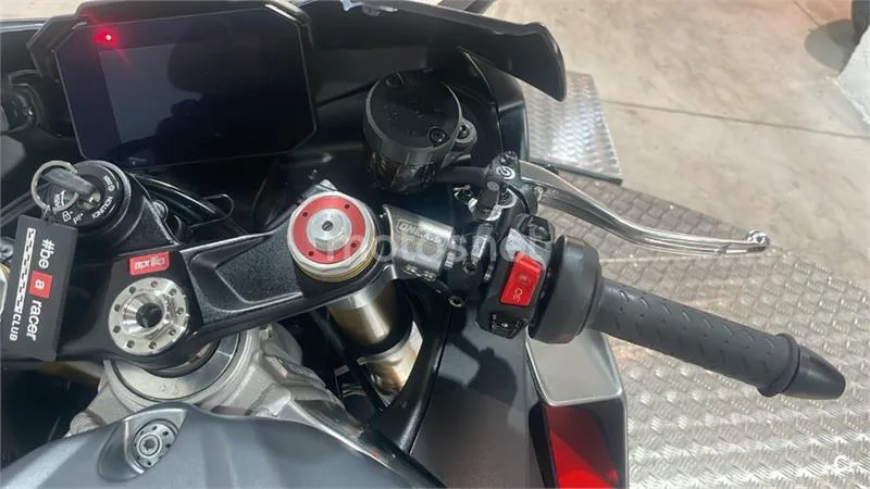 Aprilia RSV4 – Vista 11