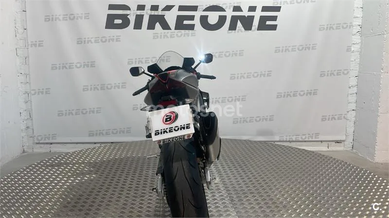 Aprilia RSV4 – Vista 7
