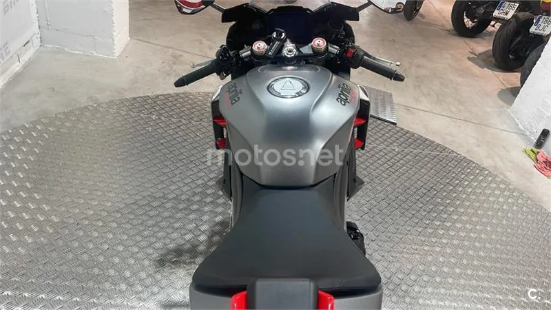 Aprilia RSV4 – Vista 9
