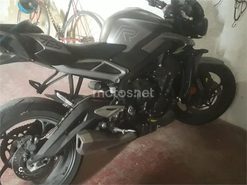 Triumph Street Triple 765 – Vista 2