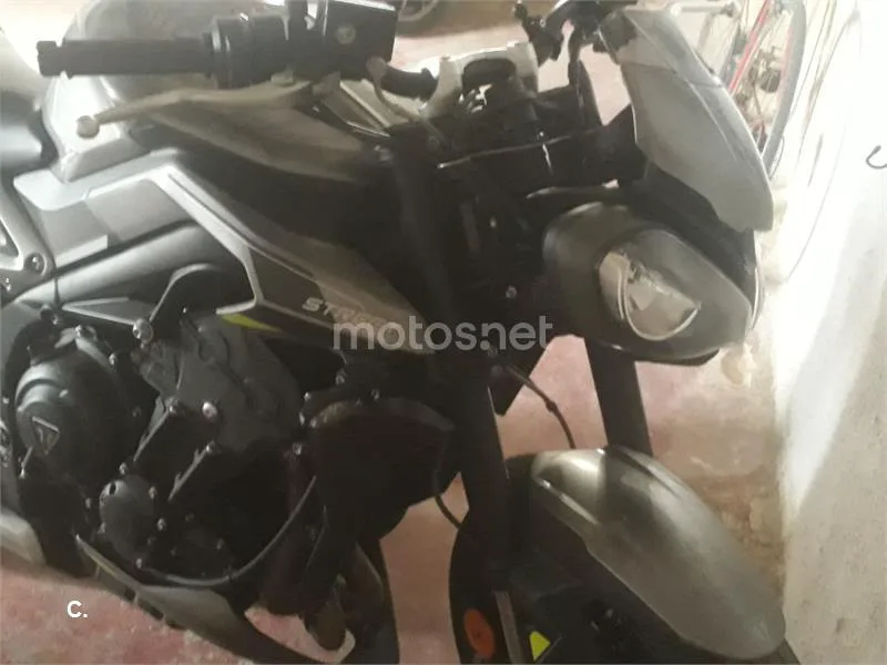 Triumph Street Triple 765 – Vista 3