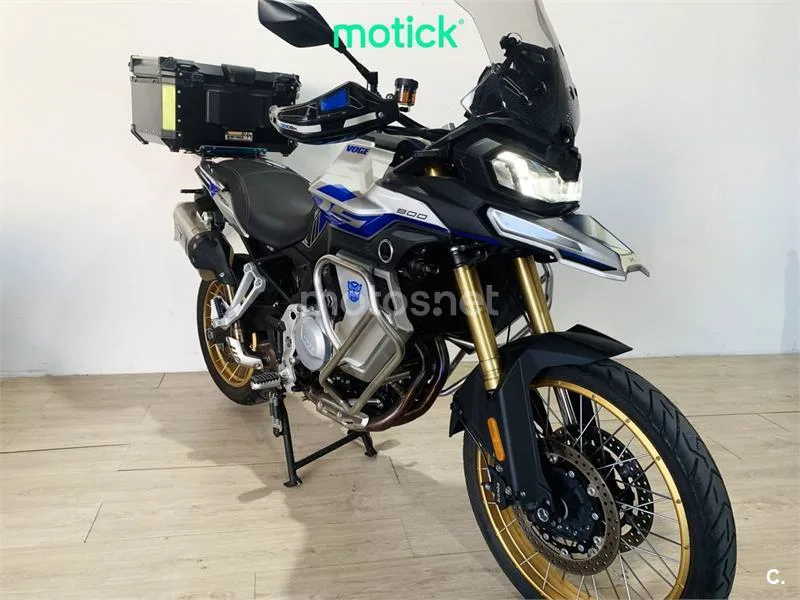 Voge 900 DSX – Vista 8