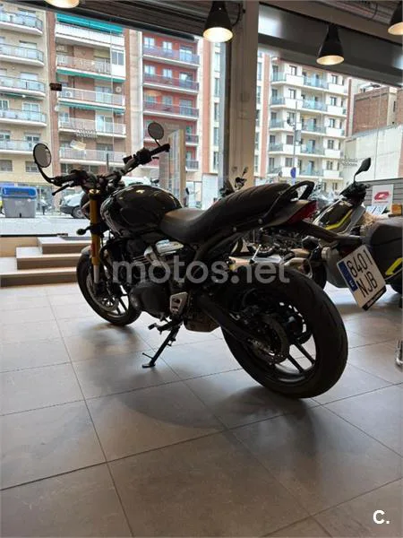 Triumph Speed 400 – Vista 4