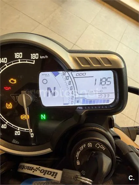 Triumph Speed 400 – Vista 7