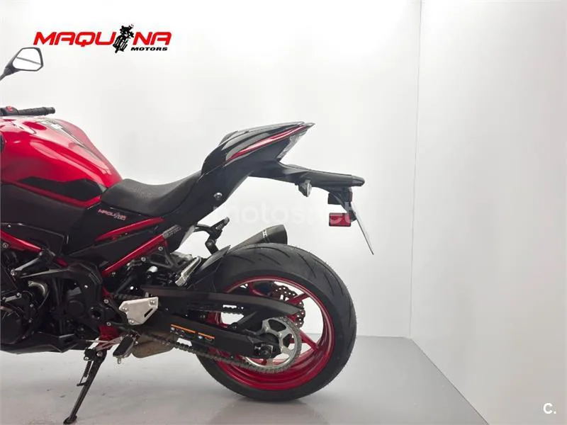 Kawasaki Z900 – Vista 19