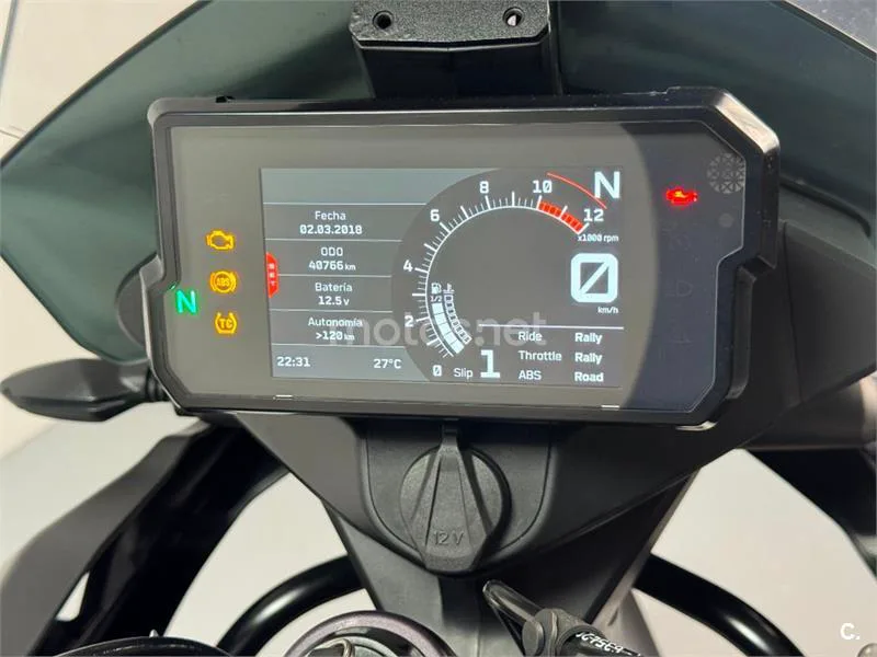 KTM 890 – Vista 12
