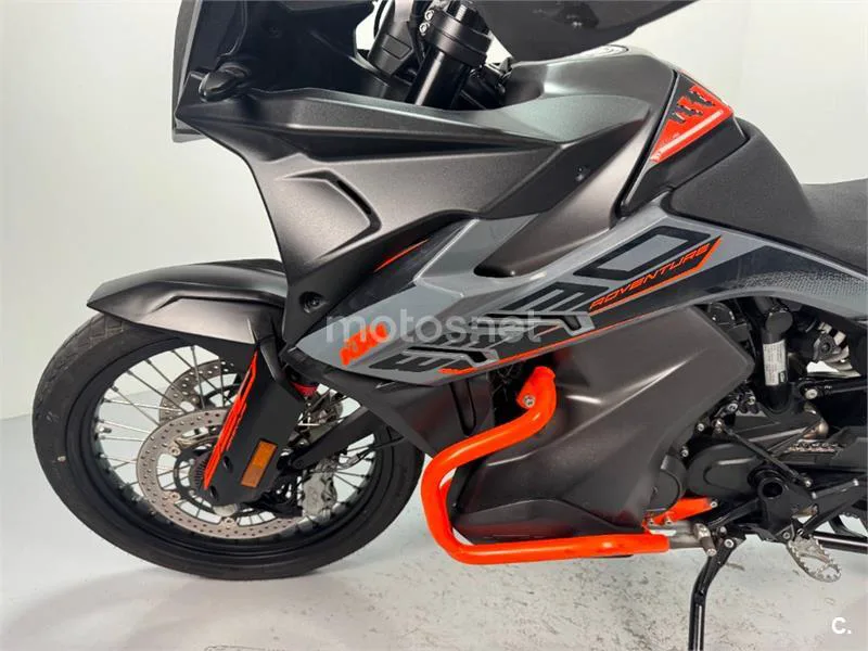 KTM 890 – Vista 15