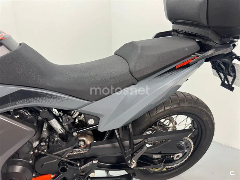 KTM 890 – Vista 18