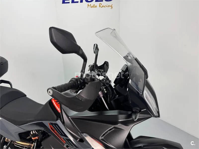KTM 890 – Vista 3