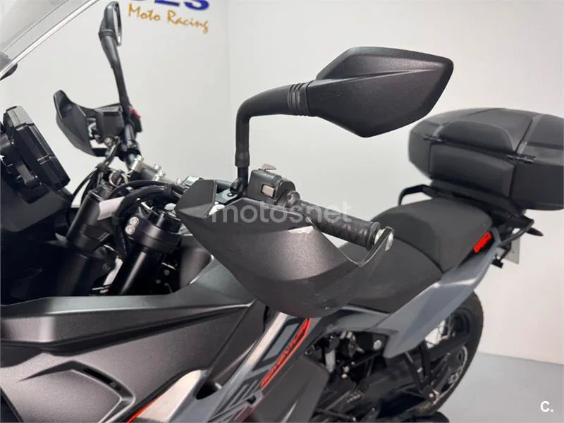 KTM 890 – Vista 21