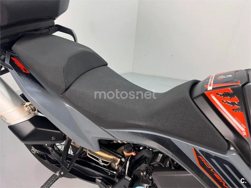 KTM 890 – Vista 7