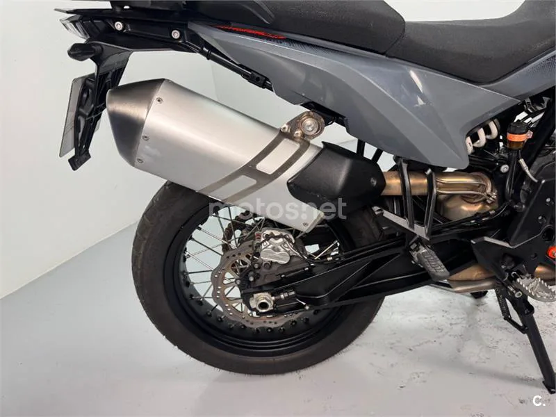 KTM 890 – Vista 8