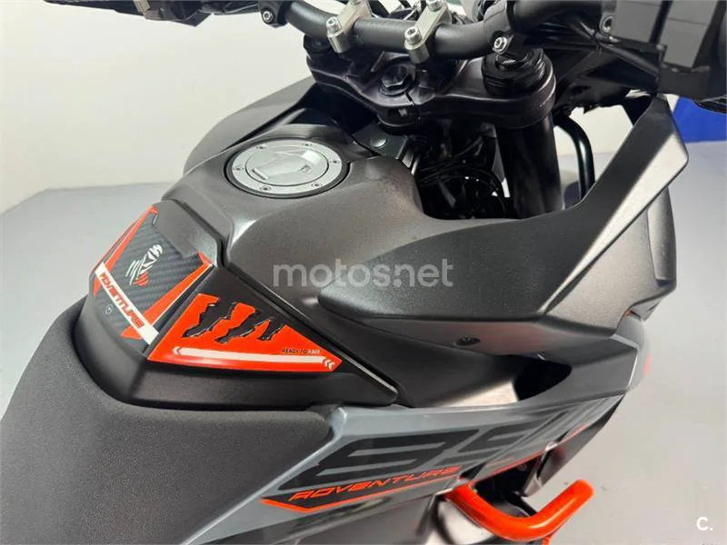 KTM 890 – Vista 10