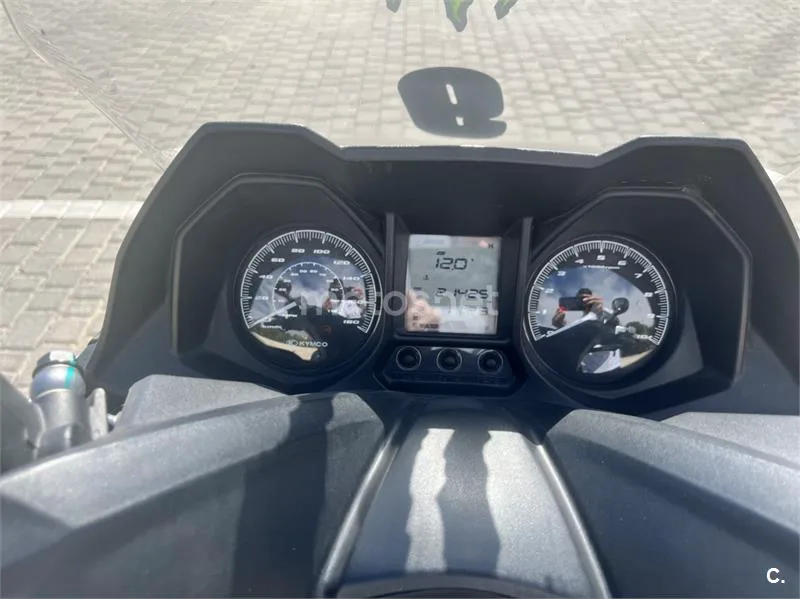 Kymco Grand Dink 300 – Vista 3