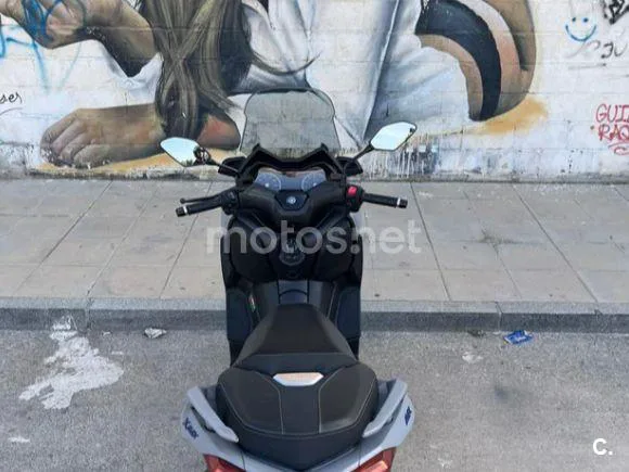 Yamaha XMAX 300 – Vista 4