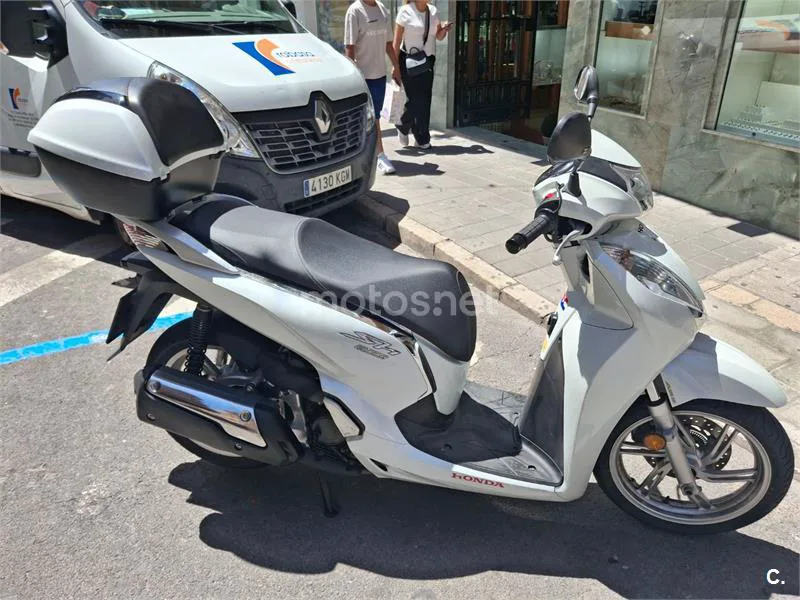 Honda SH 300i – Vista 3