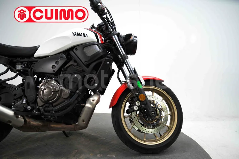 Yamaha XSR 700 – Vista 13