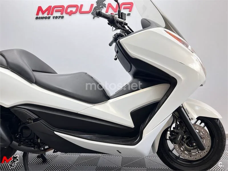 Honda Forza 300 – Vista 3