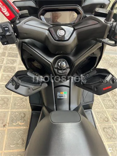 Yamaha XMAX 300 – Vista 8