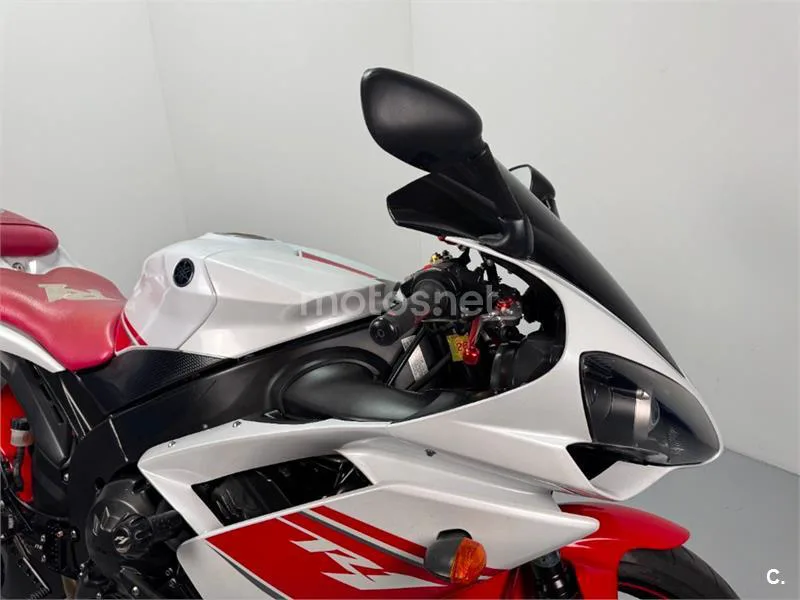 Yamaha R1 – Vista 16