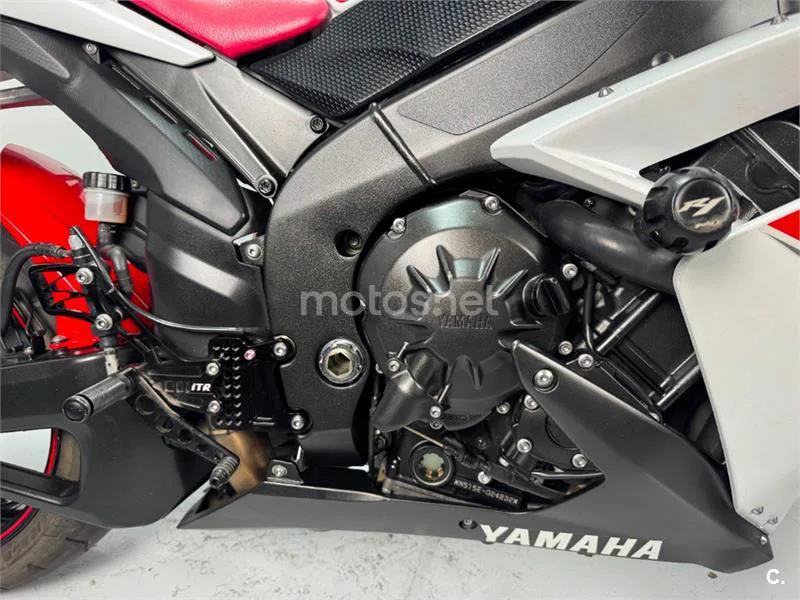 Yamaha R1 – Vista 22