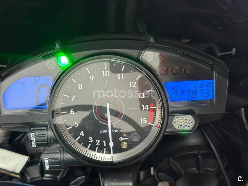 Yamaha R1 – Vista 25