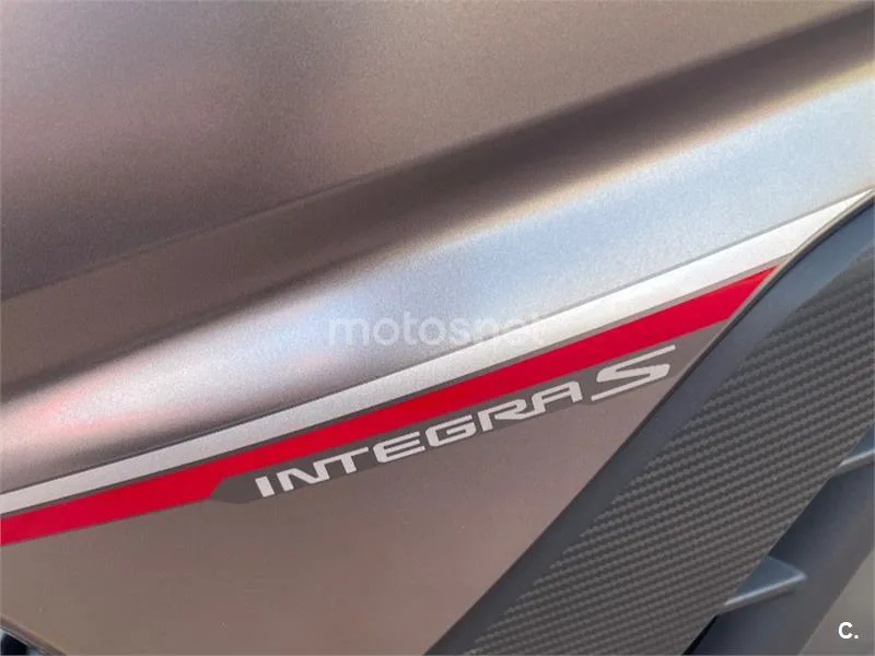 Honda Integra 750 S – Vista 8