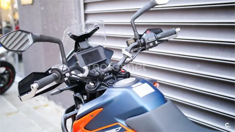 KTM 390 – Vista 20