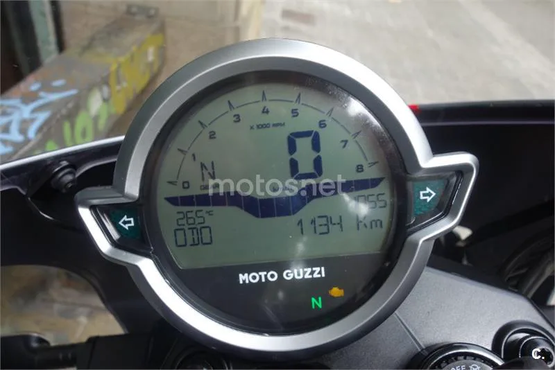 Moto Guzzi V7 – Vista 15