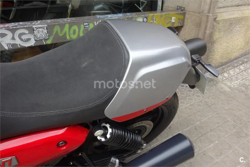 Moto Guzzi V7 – Vista 20