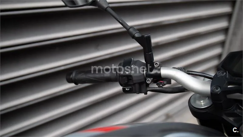 Yamaha MT-125 – Vista 8