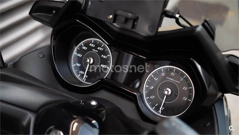 Yamaha XMAX 300 – Vista 11