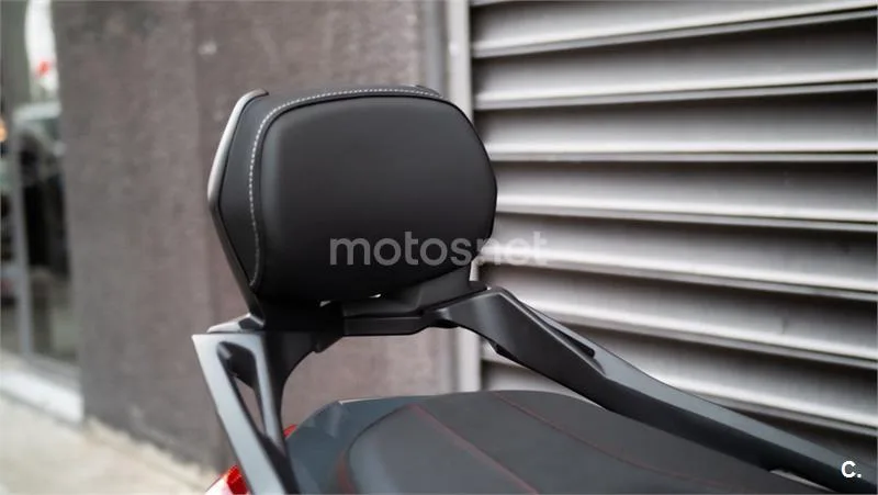 Yamaha XMAX 300 – Vista 12