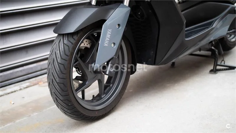 Yamaha XMAX 300 – Vista 19