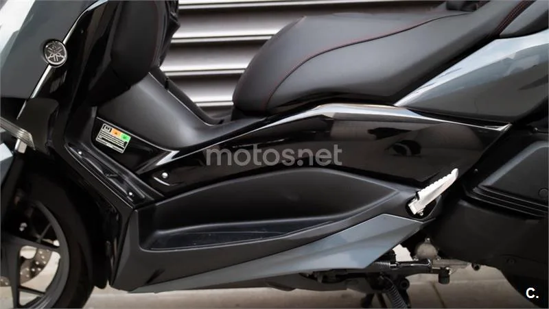 Yamaha XMAX 300 – Vista 20