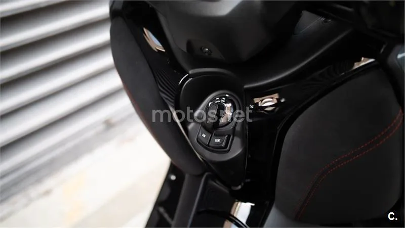 Yamaha XMAX 300 – Vista 8