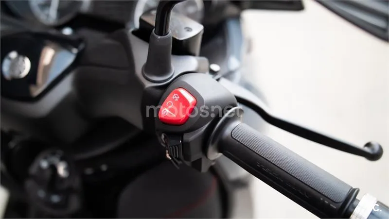 Yamaha XMAX 300 – Vista 10
