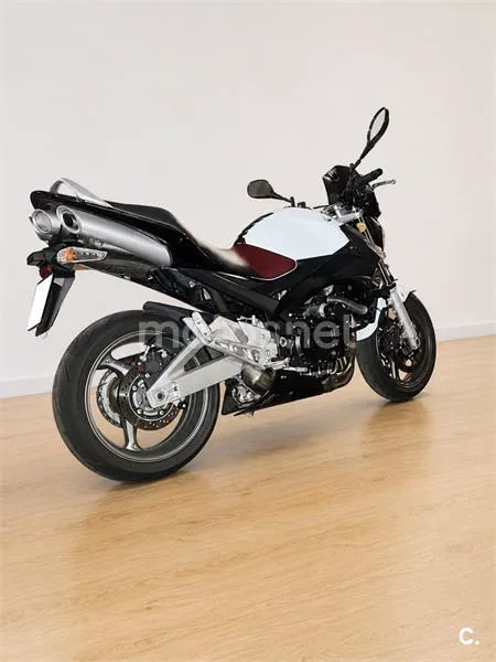 Suzuki GSR 600 – Vista 2