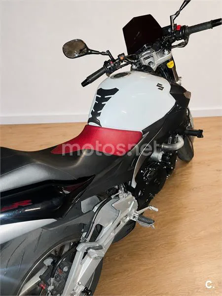 Suzuki GSR 600 – Vista 3
