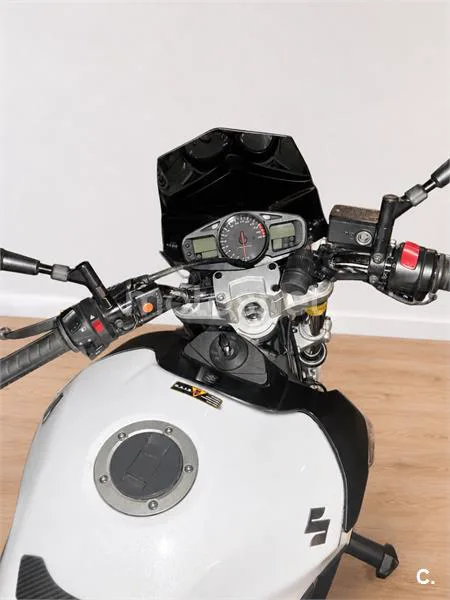 Suzuki GSR 600 – Vista 4