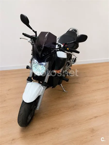 Suzuki GSR 600 – Vista 6
