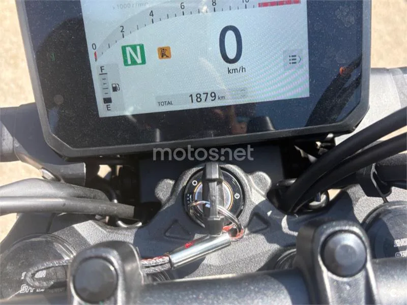 Honda CB125R - Vista 5