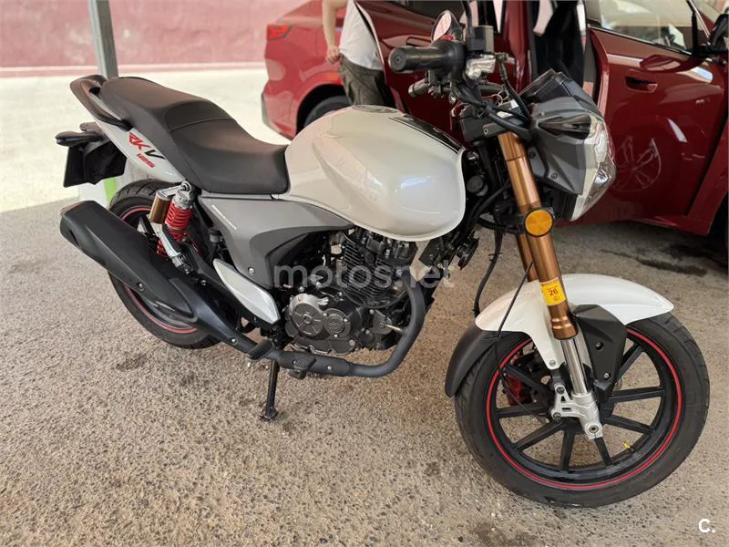 Keeway RKV 125 – Vista 2