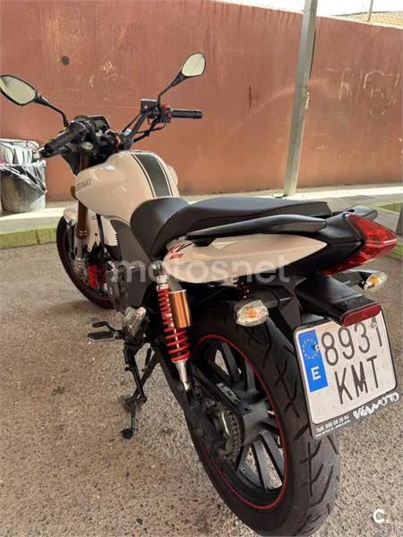 Keeway RKV 125 – Vista 5
